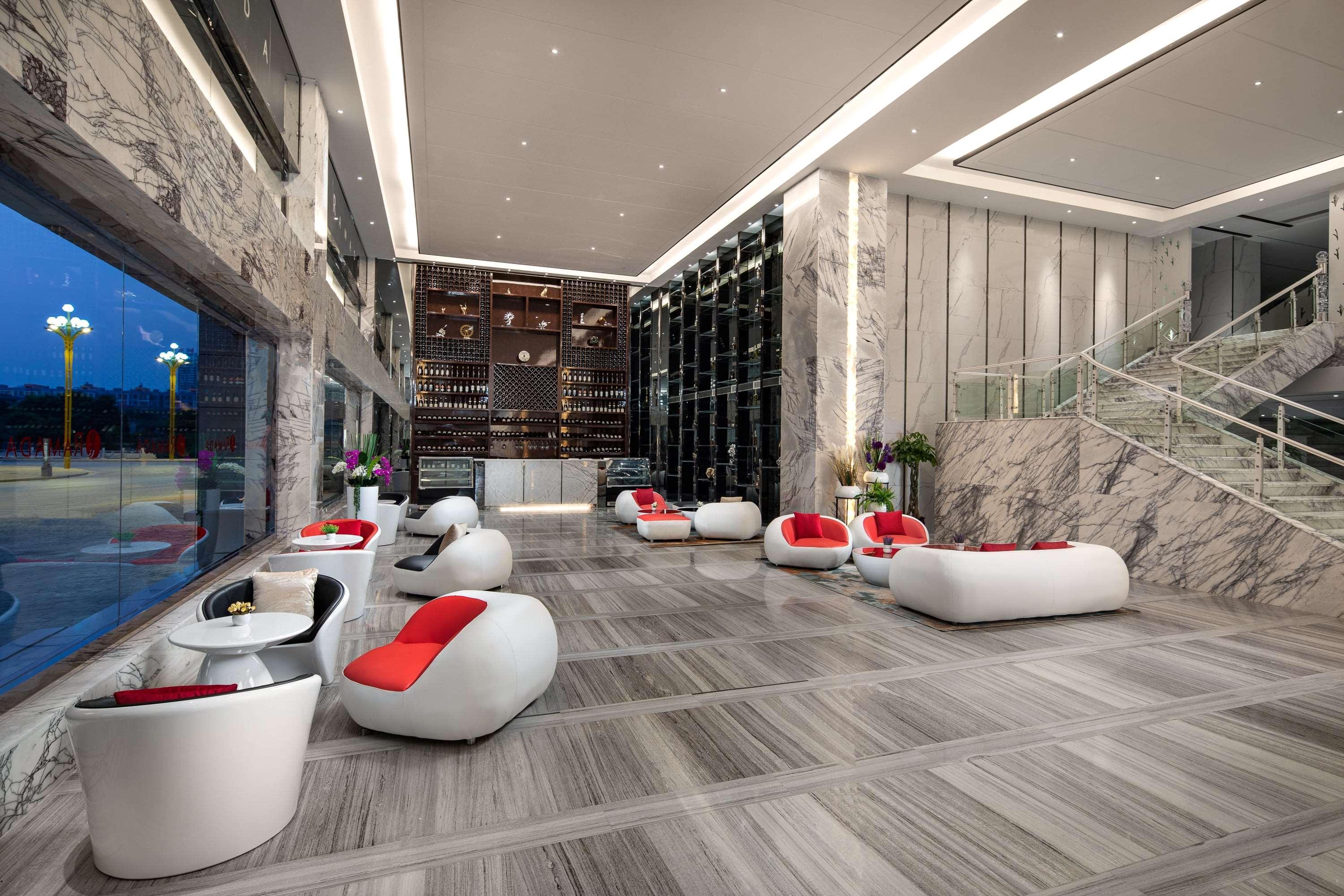 Ramada By Wyndham Mengzi Suites Luaran gambar