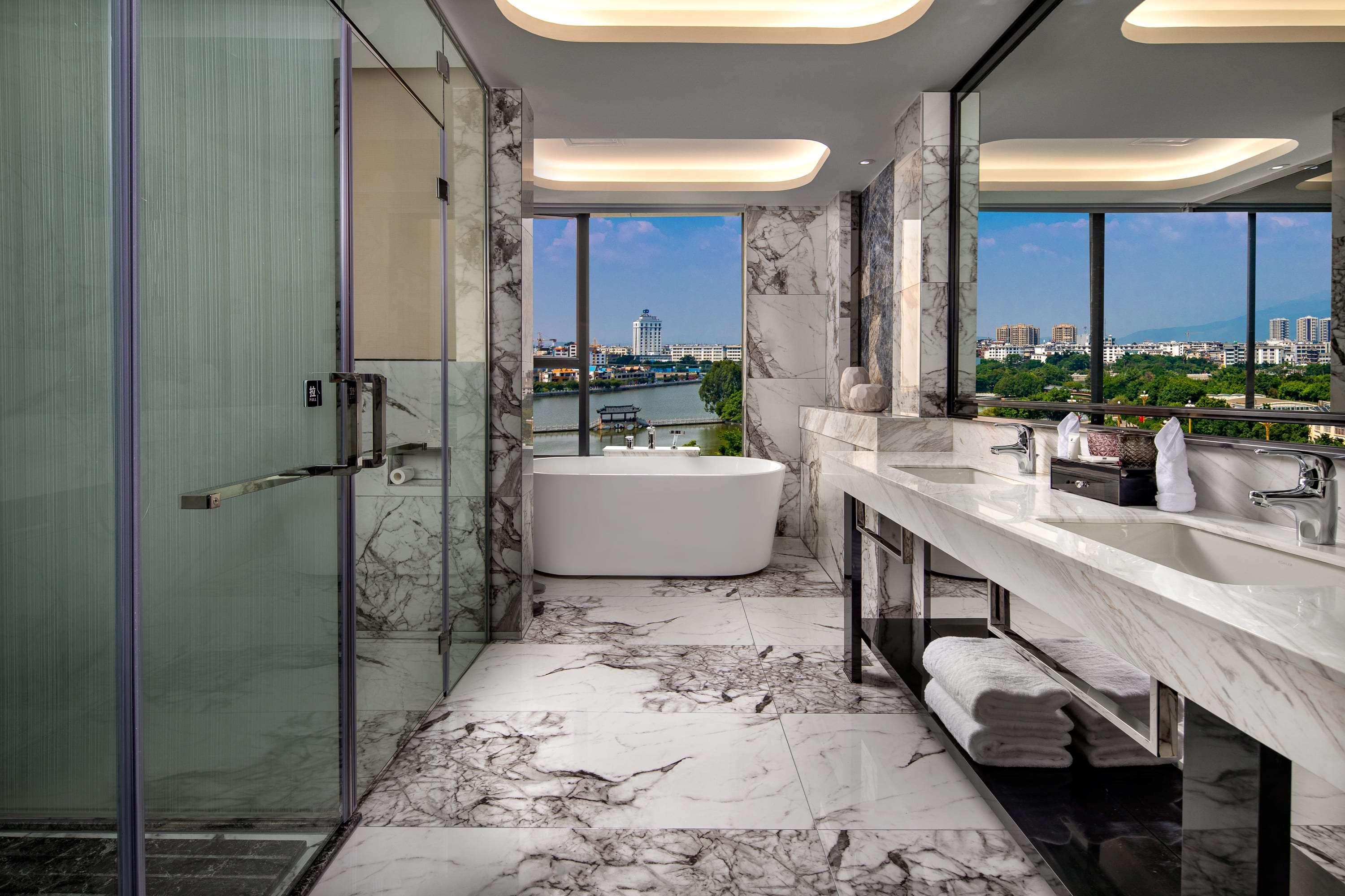 Ramada By Wyndham Mengzi Suites Luaran gambar