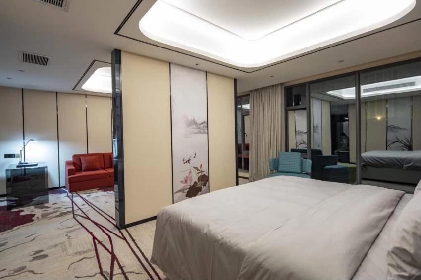 Ramada By Wyndham Mengzi Suites Luaran gambar